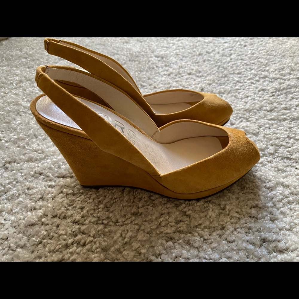 Michael Kors never worn suede wedges size 6